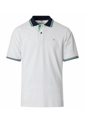 Biała koszulka polo z krótkim rękawem, granatowym kołnierzem i zielono-granatowymi paskowanymi mankietami, dwoma guzikami oraz małym zielonym emblematem na piersi.