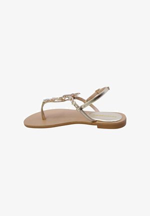 Sandalo basso beige con cinturini dorati metallici e decorazioni in strass, punta aperta e chiusura con fibbia regolabile alla caviglia.