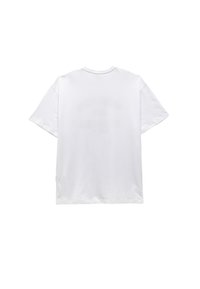 Camiseta de algodón blanca con mangas cortas, cuello redondo y una textura suave. Sin patrones o gráficos visibles en la parte posterior.