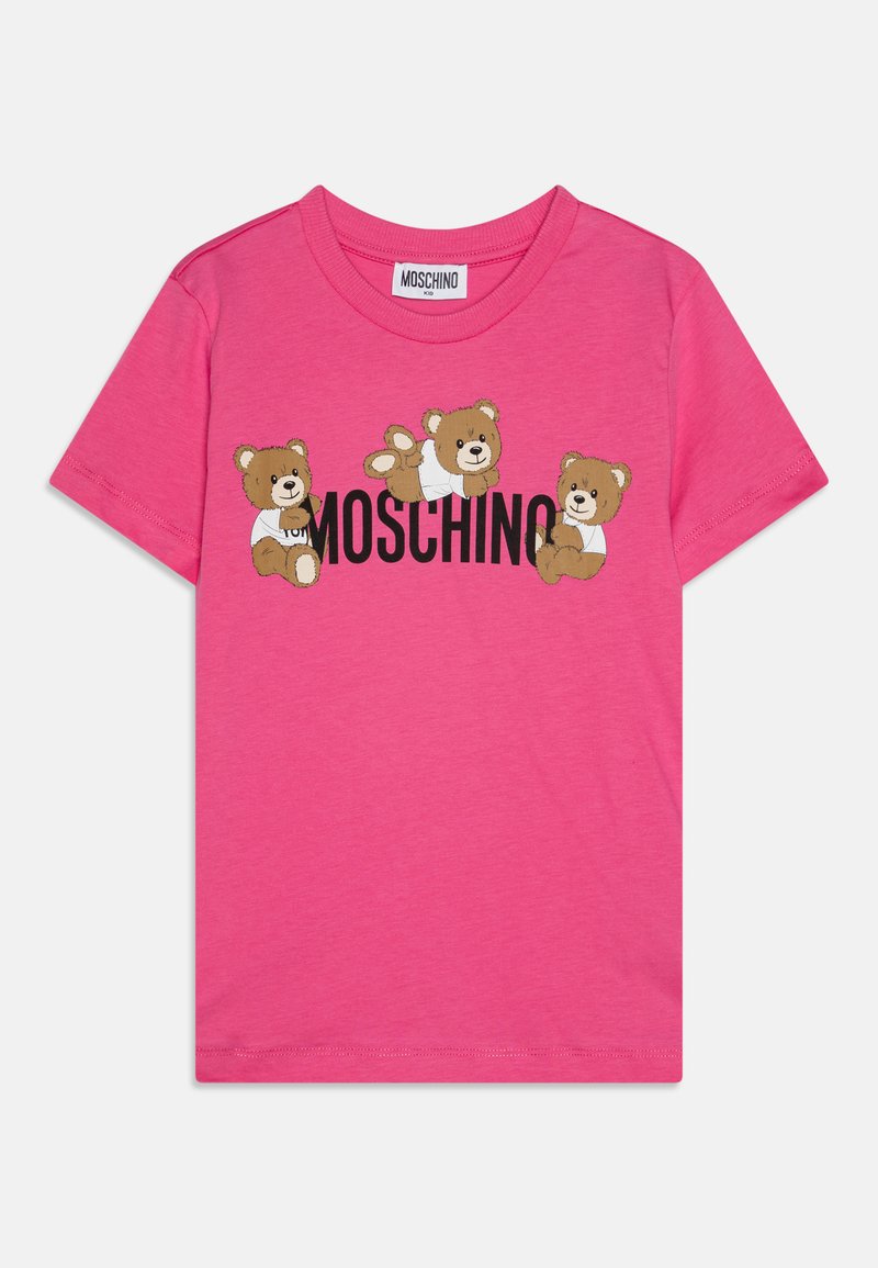 ROŽU KRĀSAS KOKVILNAS T-KREKLS AR TRIM KARIKATŪRU LĀCĪŠIEM UN MELNU TEKSTU "MOSCHINO". Īsās piedurknes un apaļš kakls.