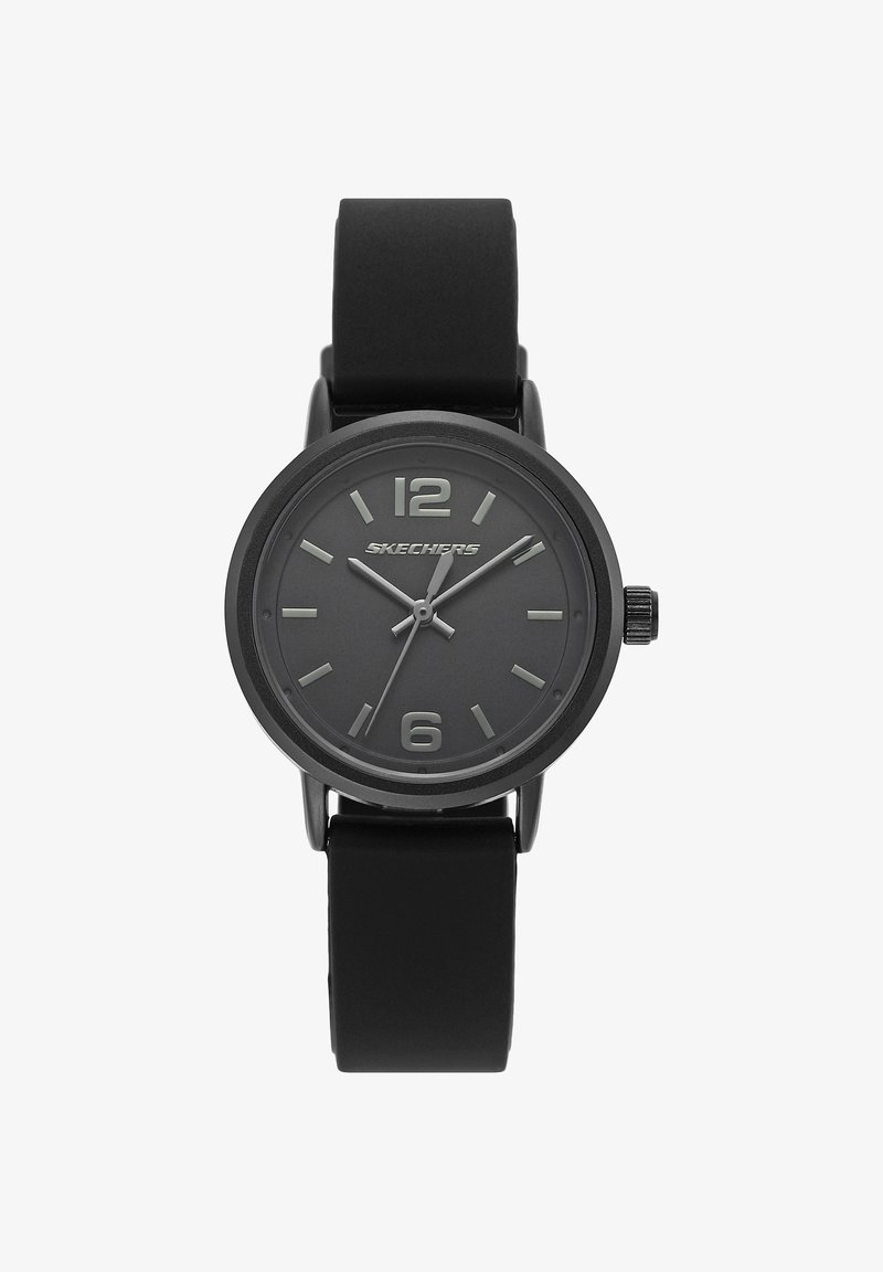 Schwarze Skechers-Armbanduhr mit rundem Zifferblatt, silbernen Stundenmarkierungen, den Zahlen 12 und 6 sowie schwarzem Silikonarmband.