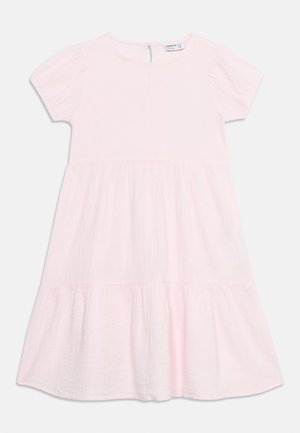 Ροζ ανοιχτόχρωμο βαμβακερό φόρεμα με κοντά μανίκια για κορίτσια, με στρογγυλή λαιμόκοψη και φούστα με βολάν εμπνευσμένη από επίπεδα.