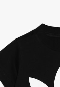 adidas Originals TREFOIL TEE - Print T-shirt - black/white