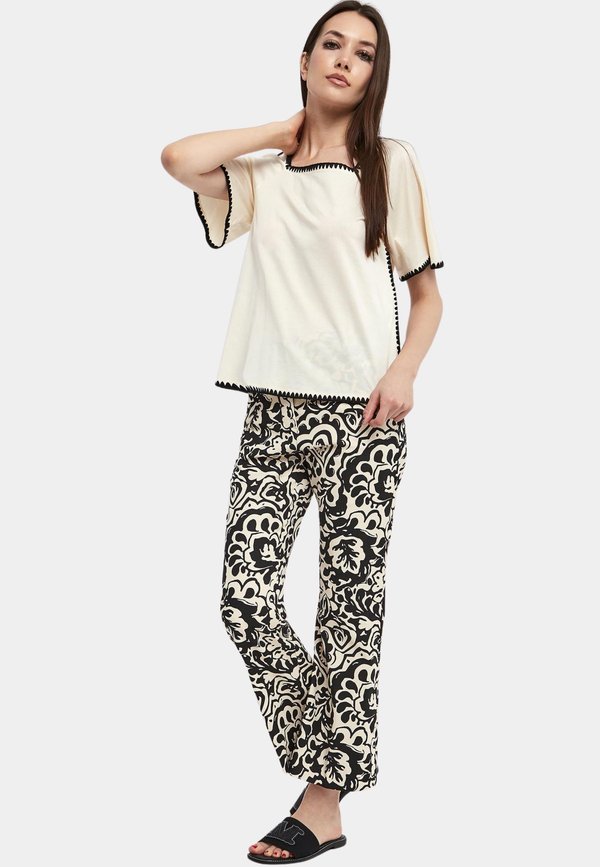 DENNY - Basic T-shirt - ecru3