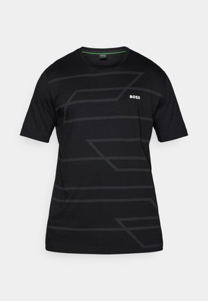 Zwarte T-shirt met korte mouwen van gladde stof, met een subtiel geometrisch patroon en het "BOSS" logo in het wit op de borst.