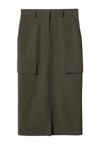 Jupe mi-longue vert olive, en tissu lisse, dotée de deux grandes poches frontales et d'une coupe droite avec une fente discrète à l'avant.