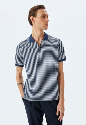 - Koszulka polo