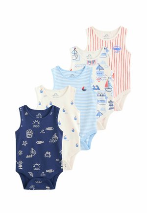 Fünf ärmellose Baby-Strampler in Marineblau mit weißen nautischen Motiven, cremefarben mit kleinen Booten, hellblauen Streifen, weiß mit Booten und weiß mit roten Streifen.