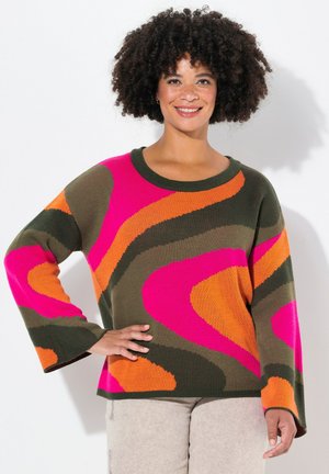 Pull en tricot avec des motifs audacieux et ondulés dans des teintes de rose, d'orange et de vert. Encolure ronde et manches longues avec une coupe décontractée.
