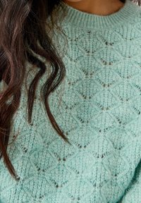 QS Sweter