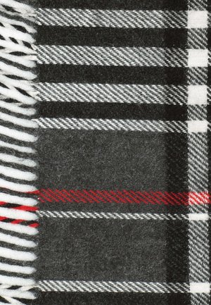 Sciarpa di lana con motivo a quadri in strisce nere, bianche e rosse. Morbida al tatto con bordi frangiati.