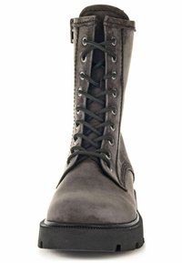 Gabor Botki na platformie