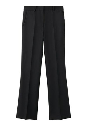 Czarne formalne spodnie o prostych nogawkach z przednią kantą, bocznymi kieszeniami i szlufkami na pasek, prezentowane na białym tle.