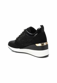 XTI Zapatillas - black