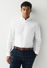 Next SINGLE CUFF  REGULAR FIT - Cămașă elegantă - white penny collar