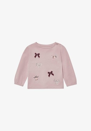 Jasnoróżowa koszula z długim rękawem ozdobiona różnorodnymi teksturowanymi kokardami z aksamitu i cekinów, z guzikami przy ramieniu i elastycznymi mankietami.