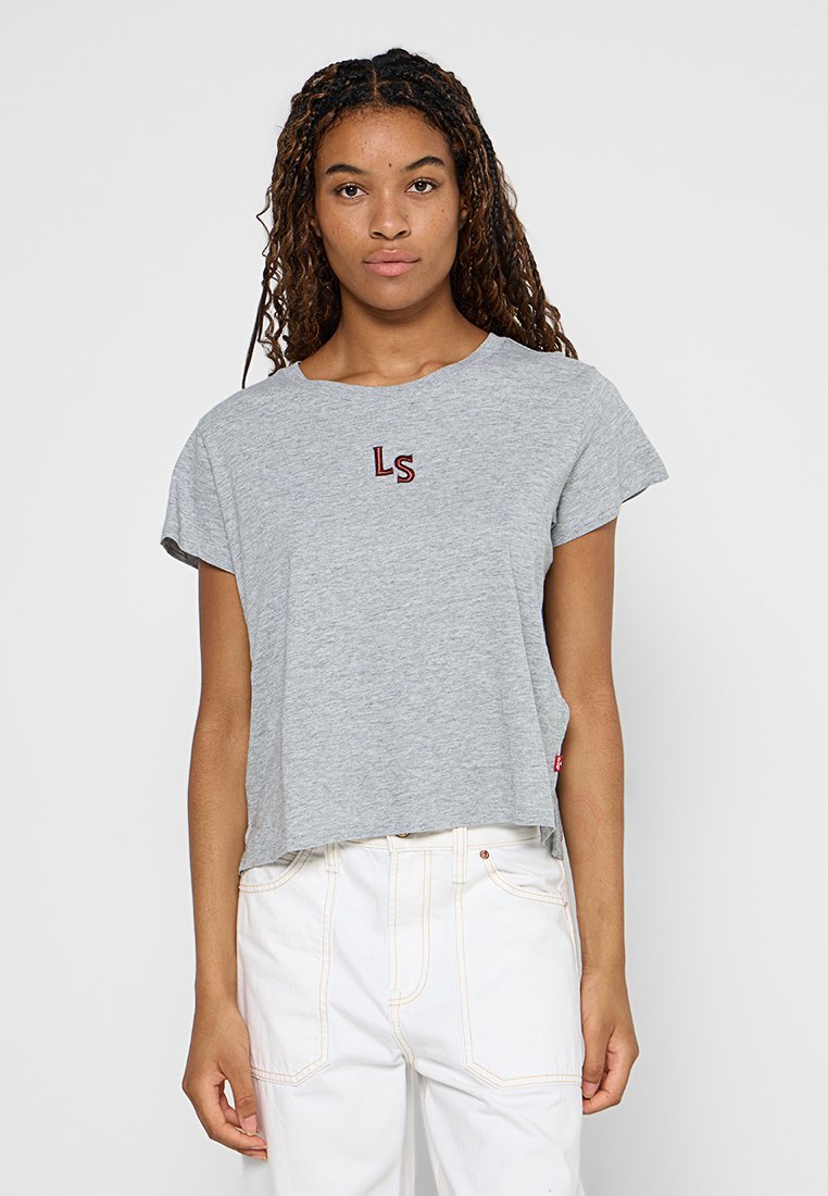 Graues, kurzärmeliges T-Shirt mit Rundhalsausschnitt. Mit "LS" in Dunkelrot auf der Brust bestickt. Aus weichem Baumwollmaterial.