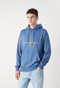 Calvin Klein Jeans SEASONAL MONOLOGO REGULAR HOODIE - Ikdienas džemperis - blue coast
