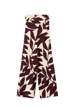 Pantalones de pierna ancha con cintura alta en tela beige con grandes estampados abstractos de hojas en púrpura oscuro.
