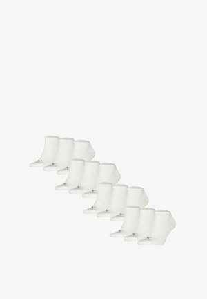 Calcetines tobilleros blancos, mezcla de algodón, con una textura suave y un diseño sencillo. Cada par tiene un acento azul claro cerca del puño.