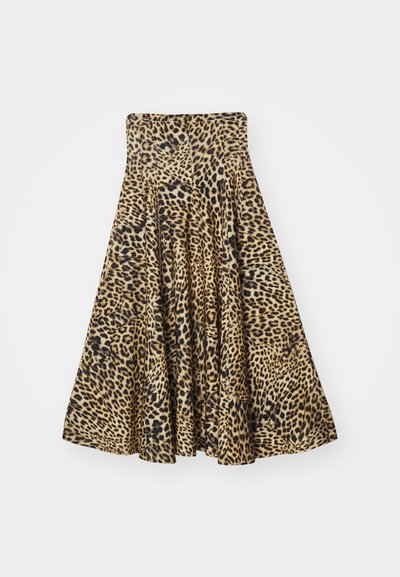 Midikjol i leopardmönster med en figurnära midja, veckad design och flödande tyg. Dominanta färger är beige och svart. Slät textur.