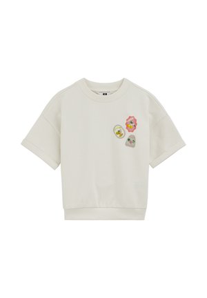 Kurzärmeliges weißes Sweatshirt mit aufgerollten Bündchen und drei bunten Früchte-Patches auf der oberen linken Brust.