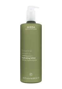 Groene plastic fles met een pomp bovenkant, gelabeld "Aveda Botanical Kinetics Hydrating Lotion." Heeft een matte afwerking en een minimalistisch ontwerp.