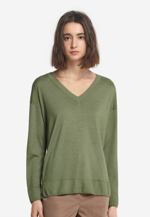 ULTRAFINE V NECK - Striktrøje - fern garment dyed
