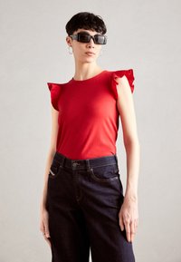 Anna Field Nyomott mintás póló - red