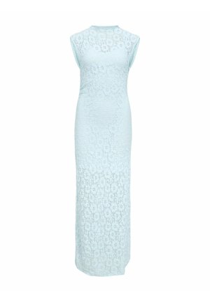 Robe maxi sans manches en dentelle bleu clair avec motif floral et silhouette ajustée.