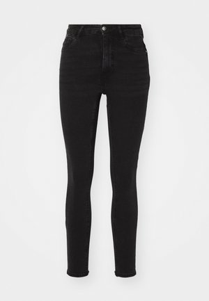 Jean skinny en denim noir avec taille haute, doté de cinq poches, d'une fermeture éclair à l'avant et d'un bouton en métal. Texture lisse avec un léger élasticité.