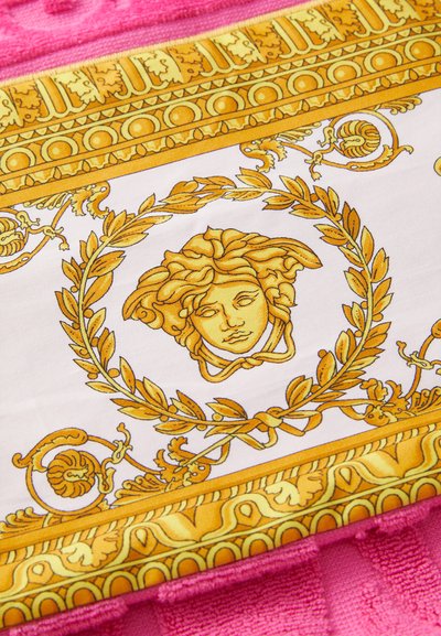 Versace BATH TOWEL I HEART BAROQUE - Pludmales dvielis - fuxia