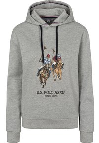 Šedá mikina s kapucí, s vyšitým motivem polo scény. Text "U.S. POLO ASSN. OD ROKU 1890" v tmavě námořnické modři pod grafikou.