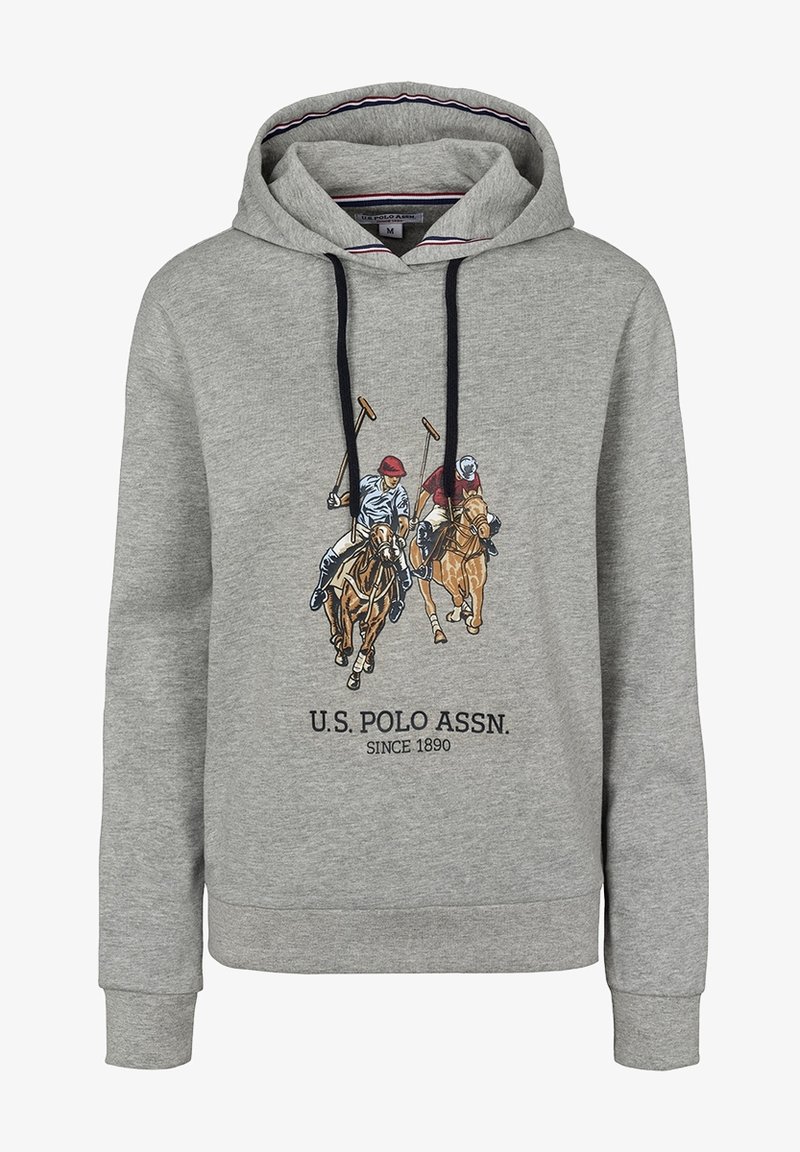 Šedá mikina s kapucí, s vyšitým motivem polo scény. Text "U.S. POLO ASSN. OD ROKU 1890" v tmavě námořnické modři pod grafikou.