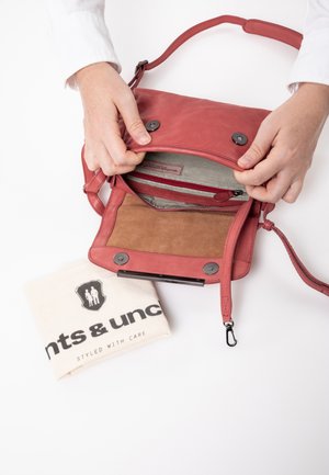 Aunts & Uncles MRS. BAO BUN - Umhängetasche - astro dust