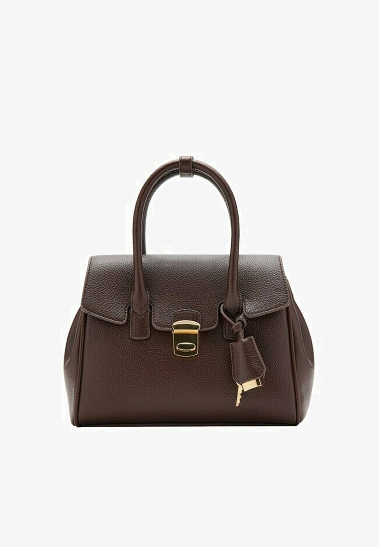 Dunkelbraune Lederhandtasche mit strukturierter Oberfläche, doppelten Griffen, goldfarbenem Verschluss und angebrachtem Schlüssel mit Lederhülle.