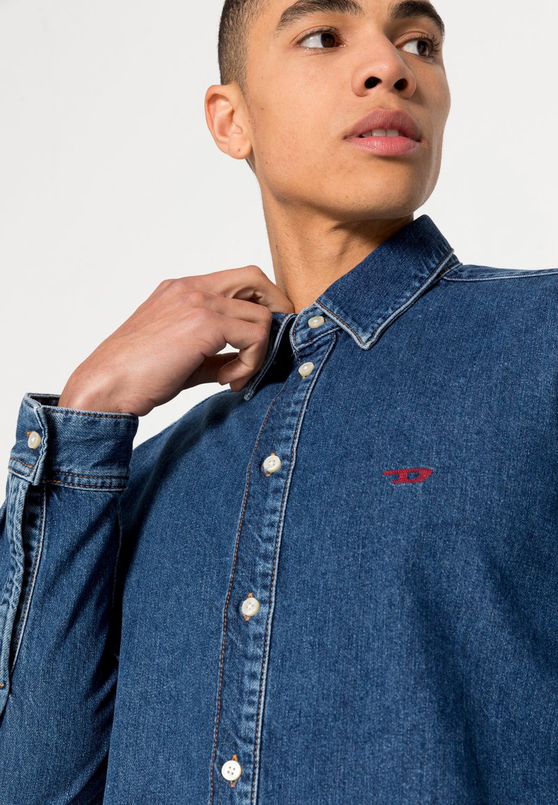 Herren Freizeithemden | Diesel D-SIMPLY DIESEL LIBRARY Hemd 01/dark-blue denim - JY39183 Herren Freizeithemden | Diesel D-SIMPLY DIESEL LIBRARY Hemd 01/dark-blue denim - JY39183