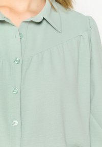 LolaLiza WITH VOLUME SLEEVES - Button-down blouse - mint green