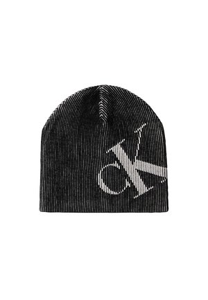 Bonnet en maille noir avec des rayures blanches verticales et un grand logo blanc stylisé "ck" sur un côté.