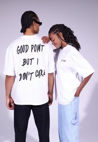 YOURTURN UNISEX - T-shirts med print - white