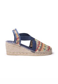 Sandal s klínem a vzorovaným textilním svrškem v multikolor, navy látkové popruhy a tkanou jutu podešev. Obsahuje design se zavřenou špičkou.