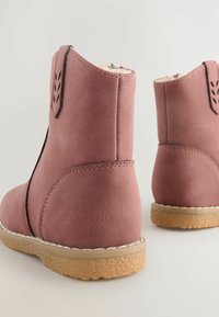 Next REGULAR FIT - WESTERN - Lauflernschuh - berry pink