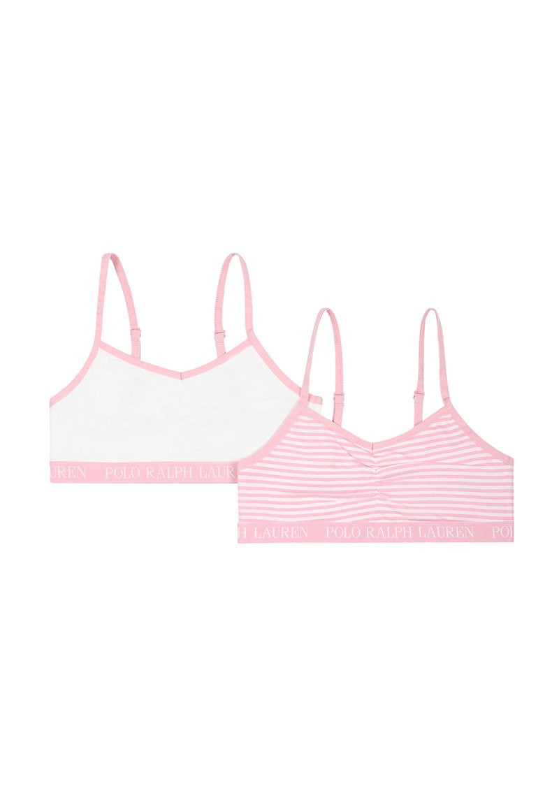 Deux bralettes sportives rose et blanche avec des bretelles ajustables, l'une entièrement blanche et l'autre à rayures roses, toutes deux avec des bandes portant le logo Polo Ralph Lauren.
