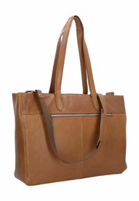 Borsa a tote in pelle marrone con due manici lunghi, una tasca frontale con zip e una forma strutturata. Texture liscia con cuciture sottili.