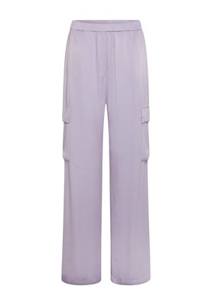 Pantaloni cargo larghi di color lilla con una fascia elastica in vita, due tasche laterali e una texture morbida e liscia.