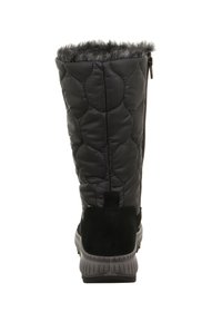 Czarne pikowane botki do kostki z futrzanym wykończeniem, bocznym zamkiem błyskawicznym i szarym gumowym spodem; charakteryzują się gładką cholewką i teksturowanymi akcentami.