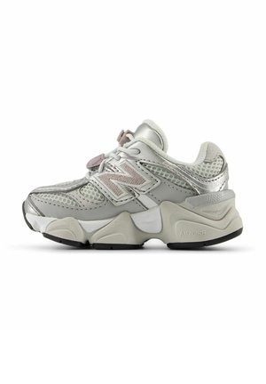 New Balance 9060 - Lær-at-gå-sko - raincloud truffle salt