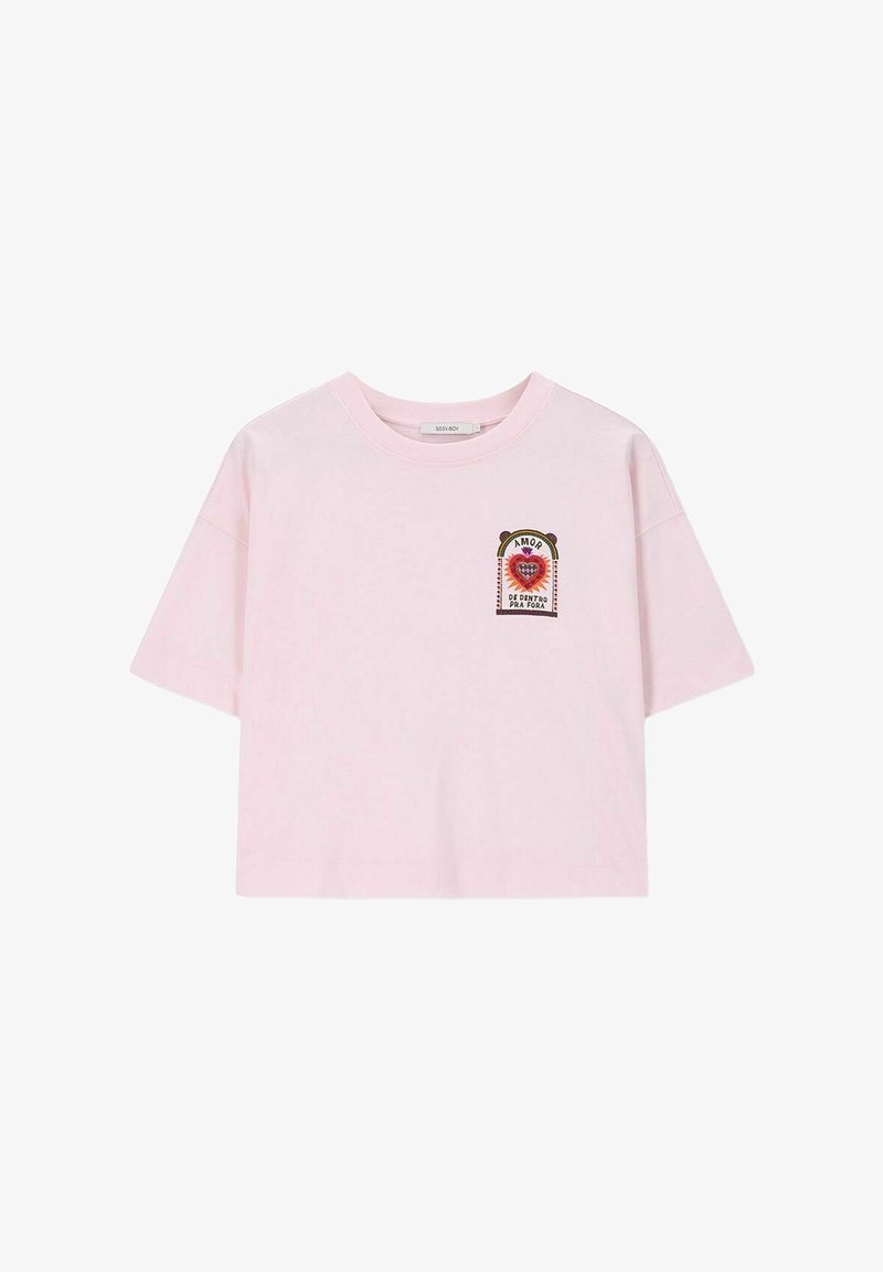 T-shirt rose à manches courtes en coton. Présente un patch brodé sur le thème du cœur avec le mot "AMOR". Encolure ronde et coupe décontractée.