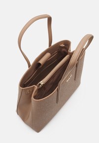 Calvin Klein MUST TOTE EPI - Handtasche - safari