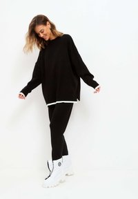 Cesare Gaspari OVERSIZED JOGGER SET  - Spodnie treningowe